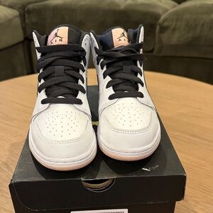 Air Jordan 1 Mid